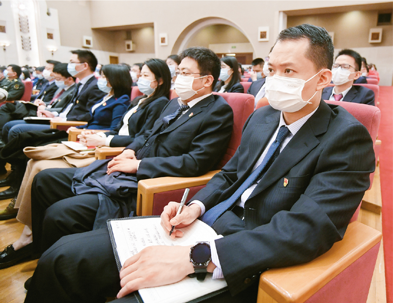 2021年3月16日，党史学习教育中央宣讲团首场报告会在京举行🏮，图为参会人员在听报告⏺。 新华社记者 陈晔华/摄